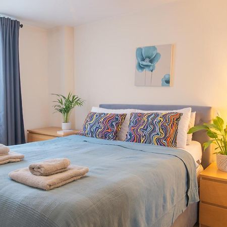 Stay In Our Stylish Flat! & Secure Building & Sleeps Up To 4 Birmingham Esterno foto