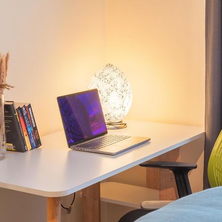 Stay In Our Stylish Flat! & Secure Building & Sleeps Up To 4 Birmingham Esterno foto