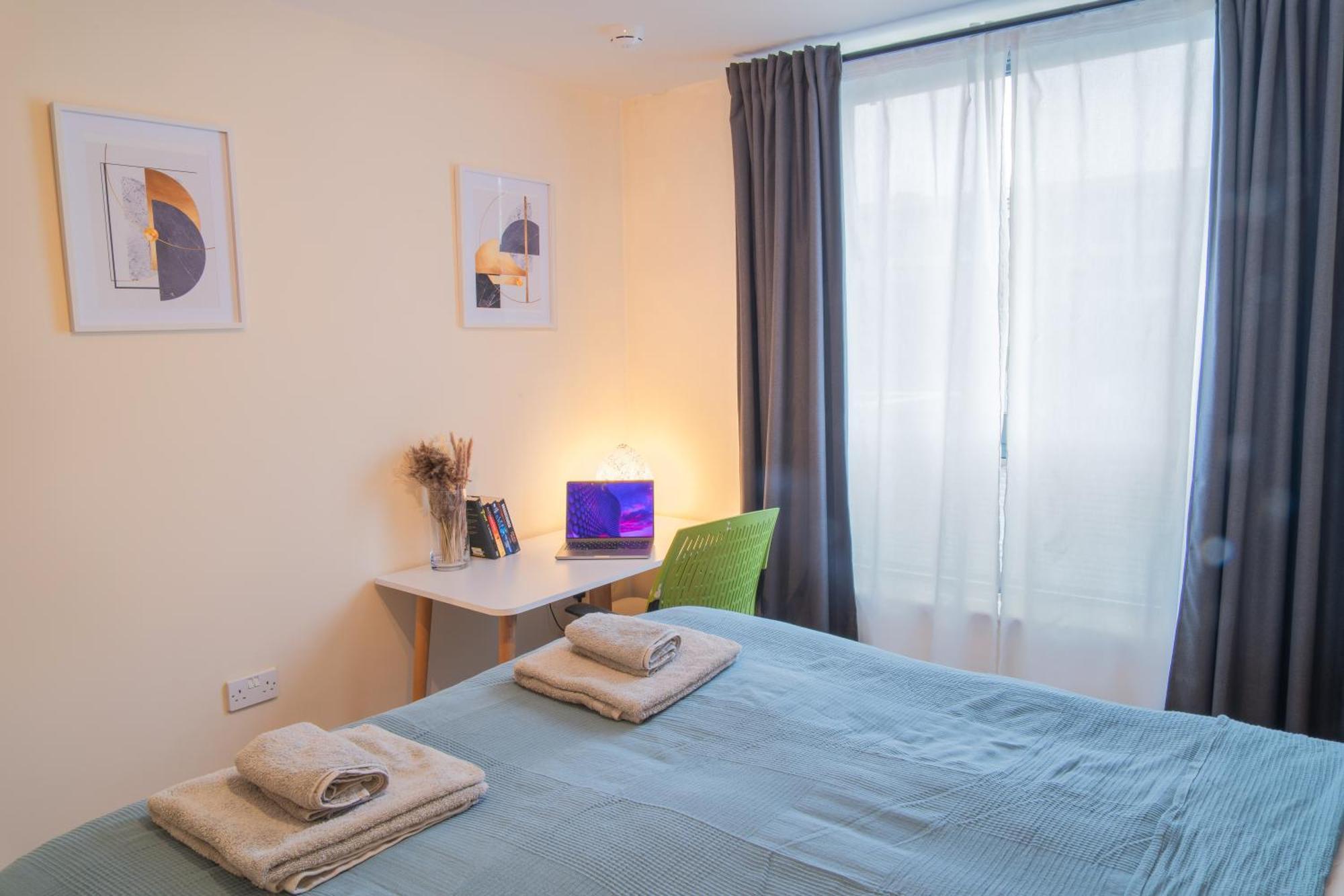 Stay In Our Stylish Flat! & Secure Building & Sleeps Up To 4 Birmingham Esterno foto