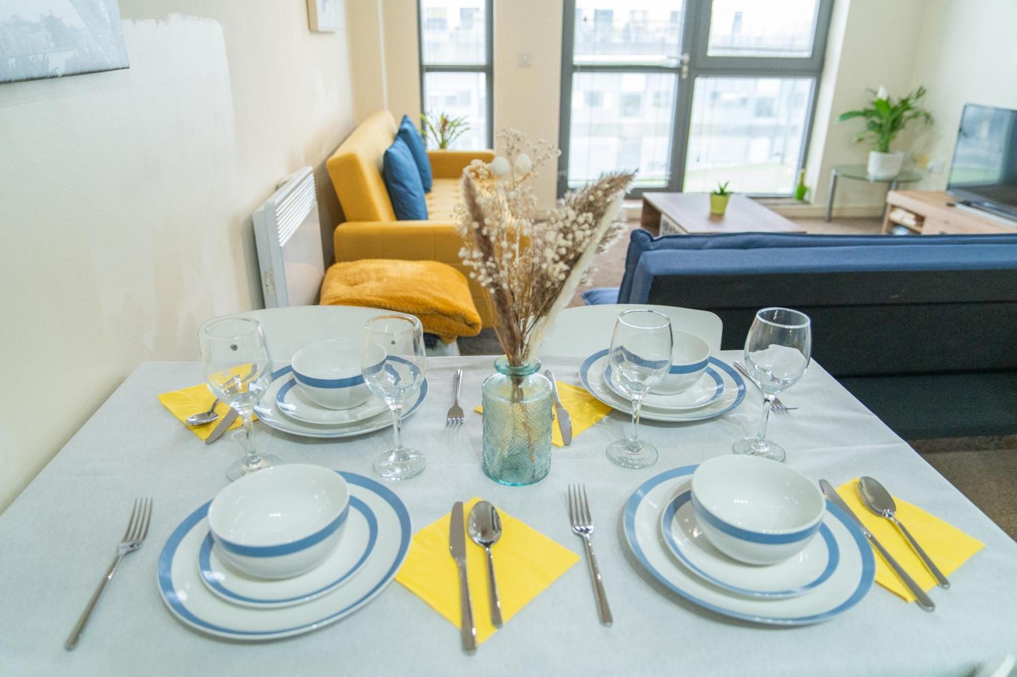 Stay In Our Stylish Flat! & Secure Building & Sleeps Up To 4 Birmingham Esterno foto