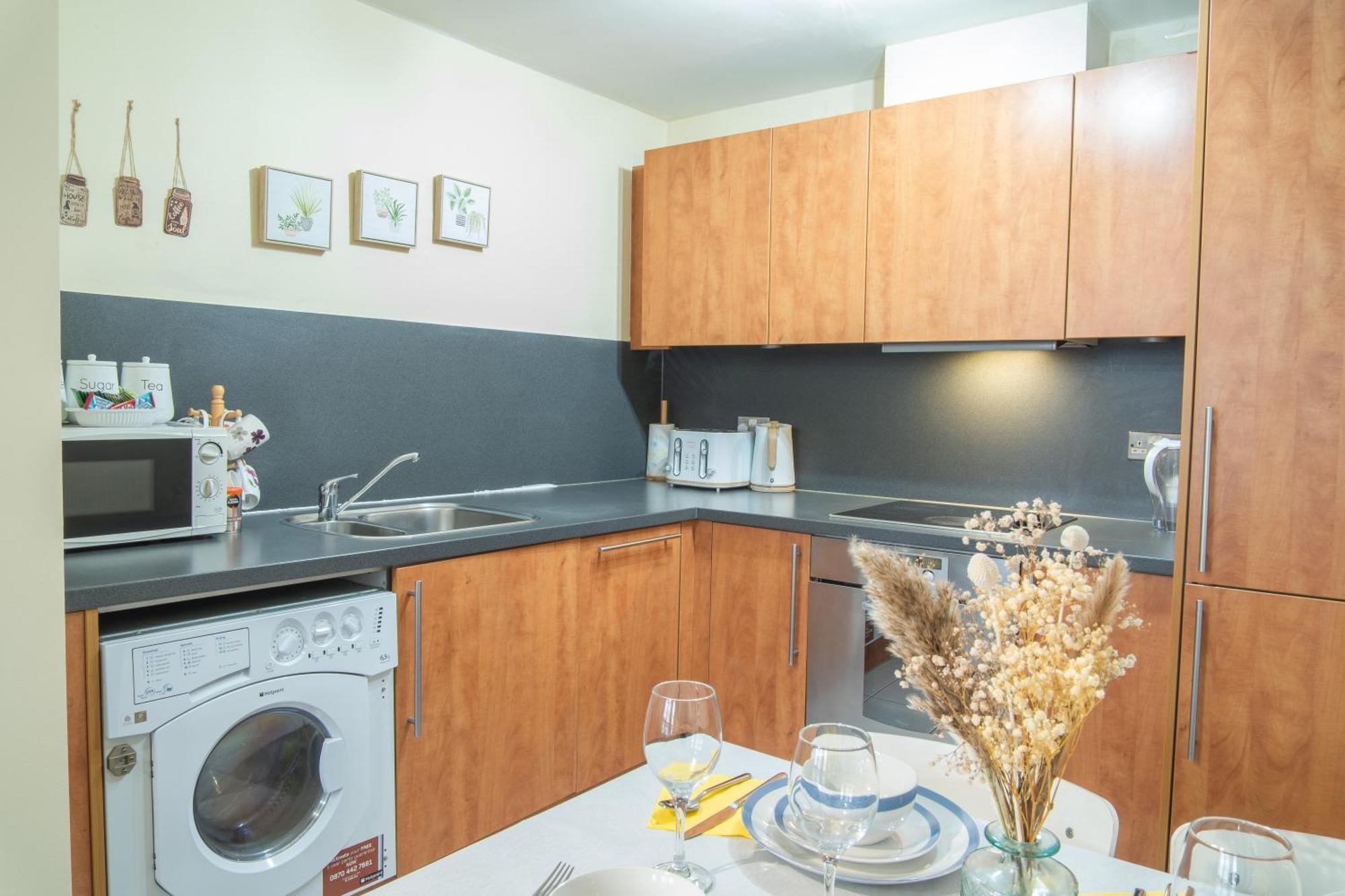 Stay In Our Stylish Flat! & Secure Building & Sleeps Up To 4 Birmingham Esterno foto
