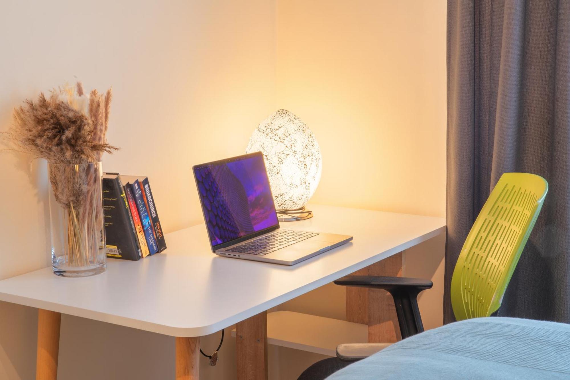 Stay In Our Stylish Flat! & Secure Building & Sleeps Up To 4 Birmingham Esterno foto