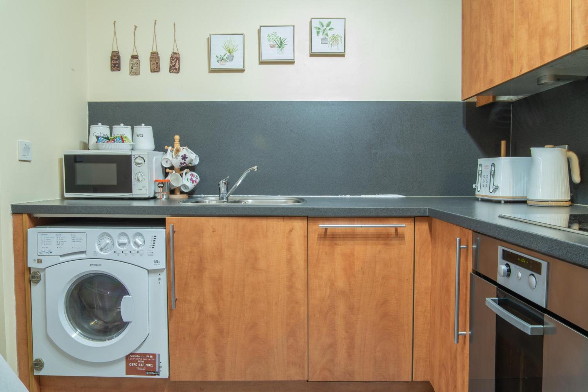 Stay In Our Stylish Flat! & Secure Building & Sleeps Up To 4 Birmingham Esterno foto